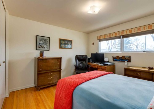 38 Spokane Street Sw, Calgary, AB - Indoor Photo Showing Bedroom
