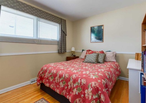 38 Spokane Street Sw, Calgary, AB - Indoor Photo Showing Bedroom