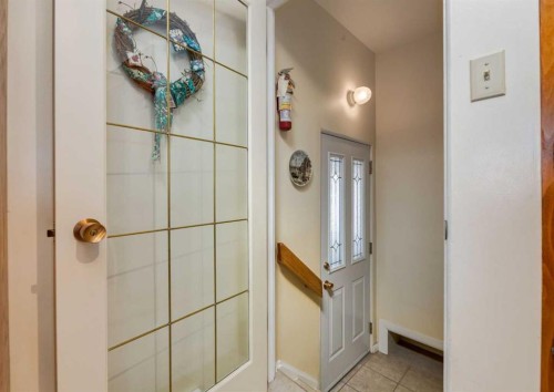 38 Spokane Street Sw, Calgary, AB - Indoor Photo Showing Other Room