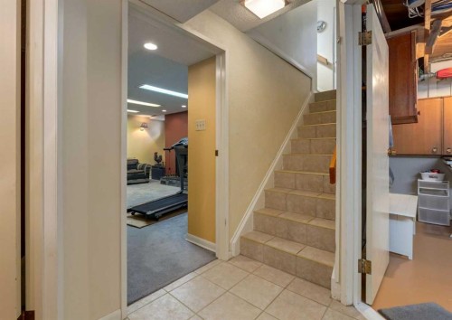 38 Spokane Street Sw, Calgary, AB - Indoor Photo Showing Other Room