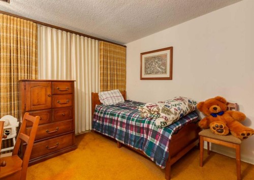 38 Spokane Street Sw, Calgary, AB - Indoor Photo Showing Bedroom