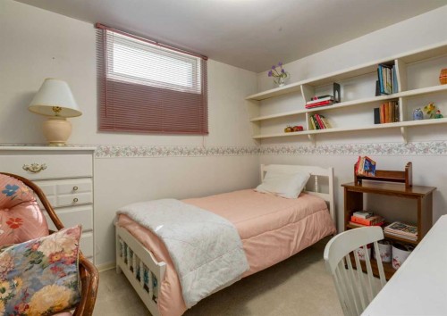 38 Spokane Street Sw, Calgary, AB - Indoor Photo Showing Bedroom