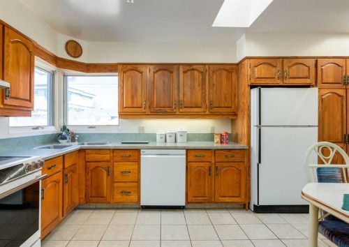 38 Spokane Street Sw, Calgary, AB - Indoor Photo Showing Kitchen