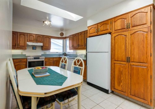 38 Spokane Street Sw, Calgary, AB - Indoor Photo Showing Kitchen