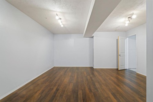 313-103 Strathaven Drive, Strathmore, AB - Indoor Photo Showing Other Room