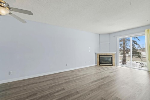 313-103 Strathaven Drive, Strathmore, AB - Indoor Photo Showing Living Room With Fireplace