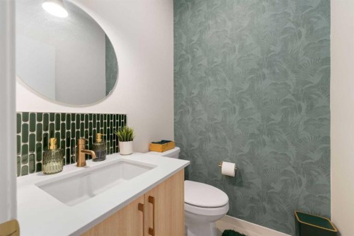 30 Edith Manor Nw, Calgary, AB - Indoor Photo Showing Bathroom