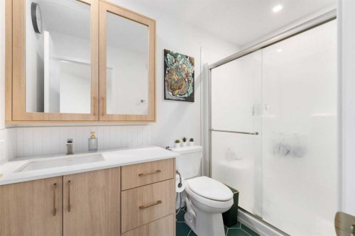 30 Edith Manor Nw, Calgary, AB - Indoor Photo Showing Bathroom