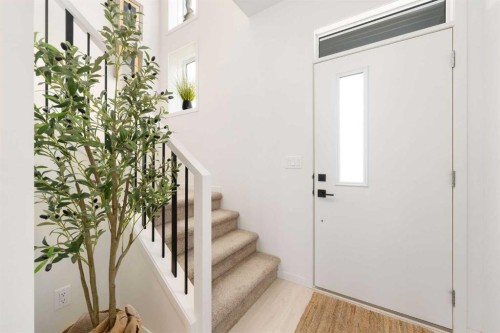 30 Edith Manor Nw, Calgary, AB - Indoor Photo Showing Other Room