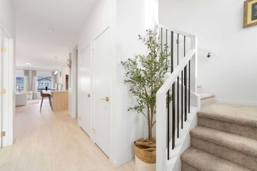 30 Edith Manor Nw, Calgary, AB - Indoor Photo Showing Other Room