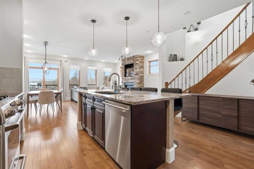 2517 21 Street Sw, Calgary, AB - Indoor Photo Showing Kitchen With Upgraded Kitchen