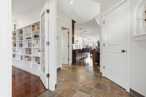 2517 21 Street Sw, Calgary, AB - Indoor Photo Showing Other Room