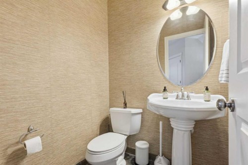 2517 21 Street Sw, Calgary, AB - Indoor Photo Showing Bathroom