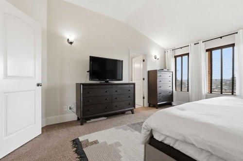 2517 21 Street Sw, Calgary, AB - Indoor Photo Showing Bedroom