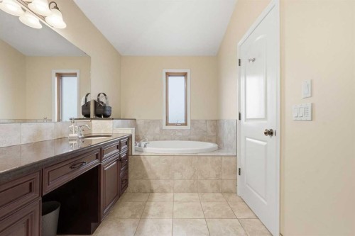 2517 21 Street Sw, Calgary, AB - Indoor Photo Showing Bathroom