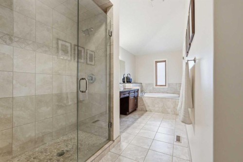 2517 21 Street Sw, Calgary, AB - Indoor Photo Showing Bathroom