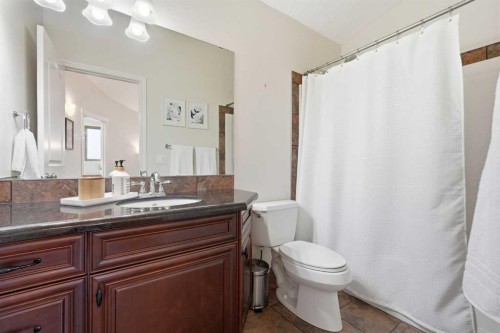 2517 21 Street Sw, Calgary, AB - Indoor Photo Showing Bathroom
