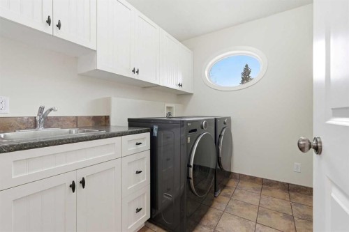 2517 21 Street Sw, Calgary, AB - Indoor Photo Showing Laundry Room