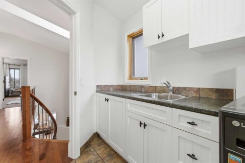 2517 21 Street Sw, Calgary, AB - Indoor Photo Showing Kitchen
