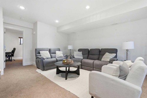 2517 21 Street Sw, Calgary, AB - Indoor Photo Showing Living Room