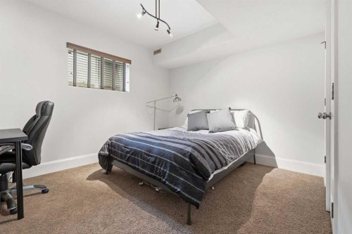 2517 21 Street Sw, Calgary, AB - Indoor Photo Showing Bedroom