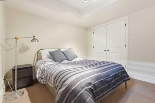 2517 21 Street Sw, Calgary, AB - Indoor Photo Showing Bedroom