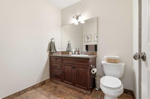 2517 21 Street Sw, Calgary, AB - Indoor Photo Showing Bathroom