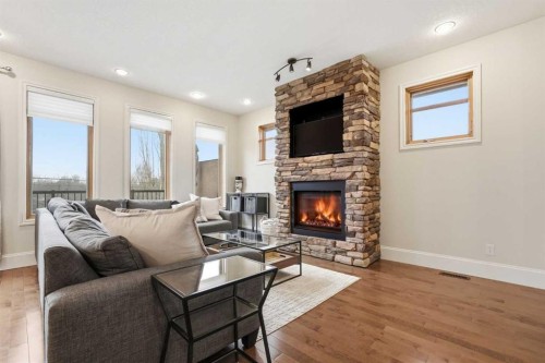2517 21 Street Sw, Calgary, AB - Indoor Photo Showing Living Room With Fireplace