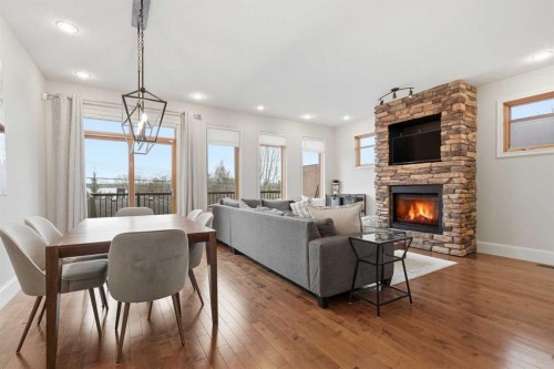 2517 21 Street Sw, Calgary, AB - Indoor Photo Showing Living Room With Fireplace