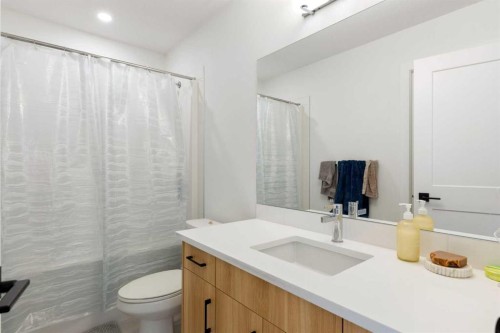 6103-200 Seton Circle Se, Calgary, AB - Indoor Photo Showing Bathroom