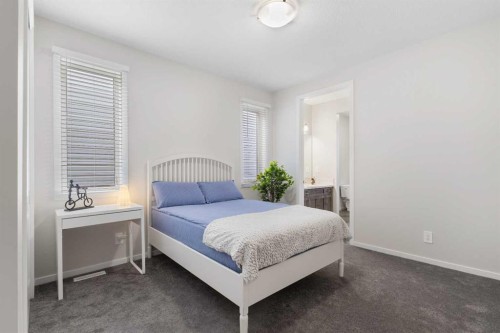 33 Carringham Heights Nw, Calgary, AB - Indoor Photo Showing Bedroom