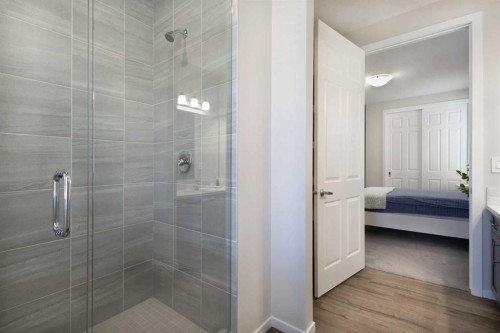 33 Carringham Heights Nw, Calgary, AB - Indoor Photo Showing Bathroom