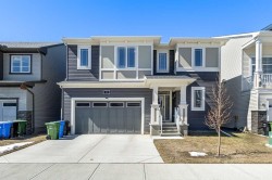 33 Carringham Heights NWCalgary, AB T3P 1V9