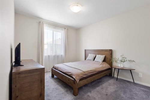 33 Carringham Heights Nw, Calgary, AB - Indoor Photo Showing Bedroom