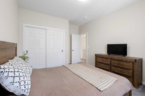 33 Carringham Heights Nw, Calgary, AB - Indoor Photo Showing Bedroom