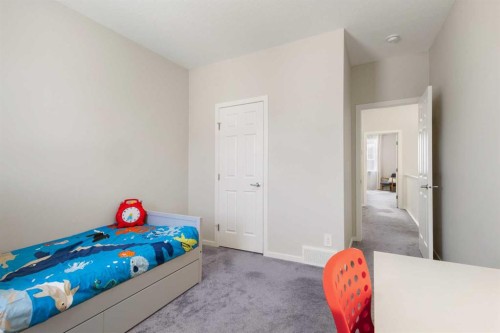 33 Carringham Heights Nw, Calgary, AB - Indoor Photo Showing Bedroom