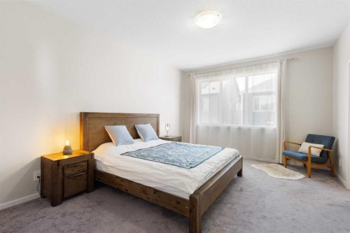 33 Carringham Heights Nw, Calgary, AB - Indoor Photo Showing Bedroom