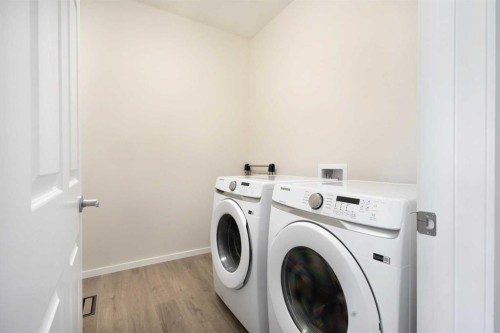 33 Carringham Heights Nw, Calgary, AB - Indoor Photo Showing Laundry Room