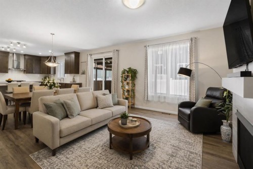 33 Carringham Heights Nw, Calgary, AB - Indoor Photo Showing Living Room