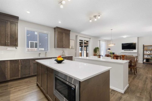 33 Carringham Heights Nw, Calgary, AB - Indoor Photo Showing Kitchen