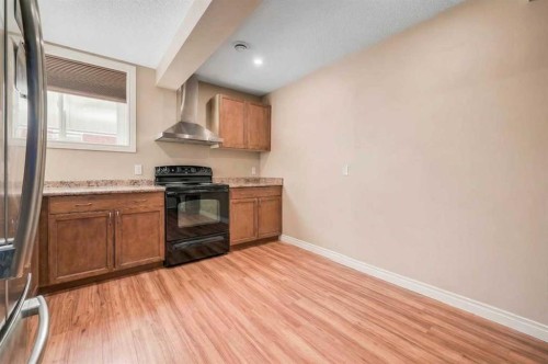 92 2A Street, High River, AB - Indoor Photo Showing Kitchen
