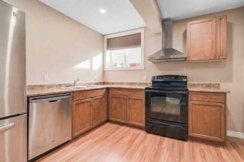92 2A Street, High River, AB - Indoor Photo Showing Kitchen