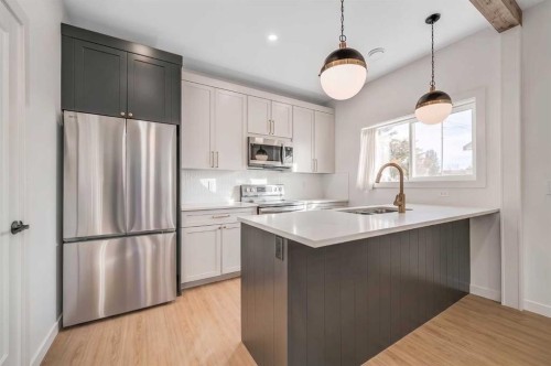 92 2A Street, High River, AB - Indoor Photo Showing Kitchen With Upgraded Kitchen