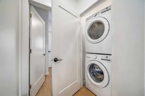 92 2A Street, High River, AB - Indoor Photo Showing Laundry Room