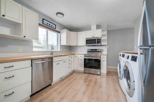 92 2A Street, High River, AB - Indoor Photo Showing Kitchen