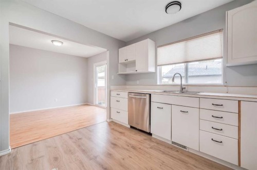 92 2A Street, High River, AB - Indoor Photo Showing Kitchen