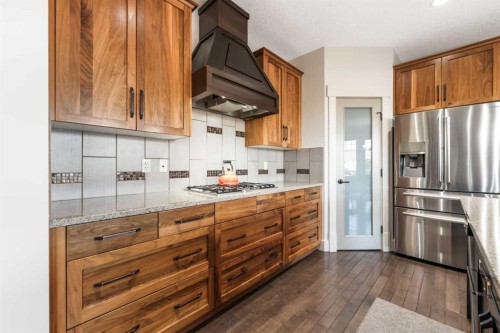 52 Aspen Summit Drive Sw, Calgary, AB - Indoor Photo Showing Kitchen