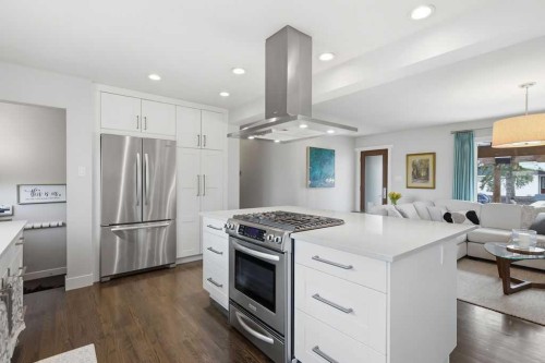 86 Warwick Drive Sw, Calgary, AB - Indoor Photo Showing Kitchen With Stainless Steel Kitchen With Upgraded Kitchen