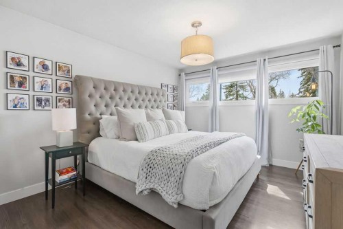 86 Warwick Drive Sw, Calgary, AB - Indoor Photo Showing Bedroom