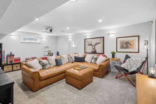 86 Warwick Drive Sw, Calgary, AB - Indoor Photo Showing Living Room